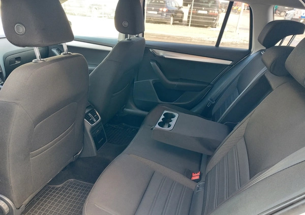 Skoda Octavia cena 52500 przebieg: 246000, rok produkcji 2017 z Białystok małe 667